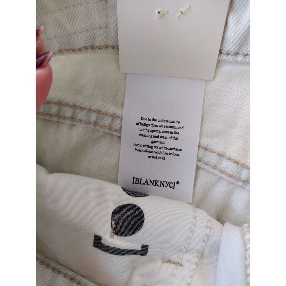 Blank NYC Shorts Woman's 25 White Off Denim Floral Embroidered Distressed - Picture 10 of 11